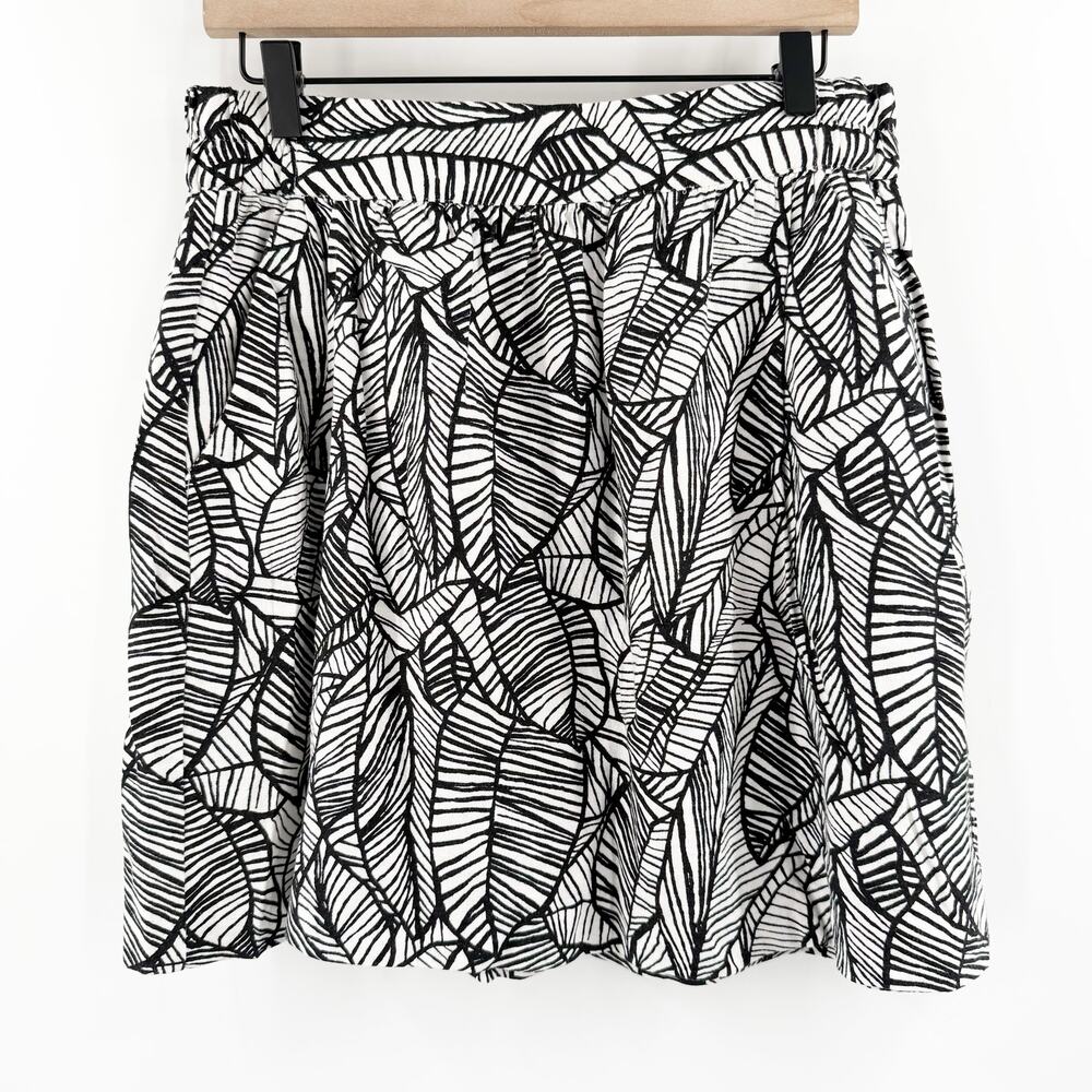 LOFT ANN TAYLOR OUTLET Skirt SZ Petite Medium Black White Leaf Mini Linen Blend